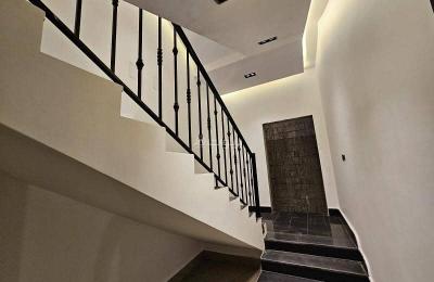 For sale, excellent upper first floor in al-munsiyah neighborhood