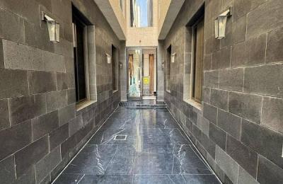 Ground floor apartment in al munsiyah neighborhood, east of riyadh. excellent location near all services.