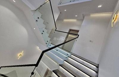 For sale: duplex villa with internal stairs in the Al-Mu'izzilah neighborhood.