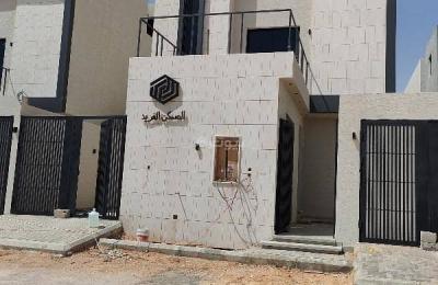 Villa with internal stairs and an apartment in Hay Al-Rimal, Sama Najd, area of 312 square meters. Excellent location near all services and main roads.