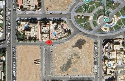 Land with an old villa for sale in Al Shati, North Jeddah