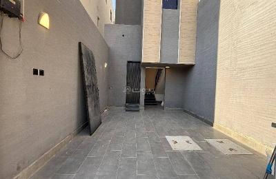Floor For Sale in Al Munsiyah, East Riyadh