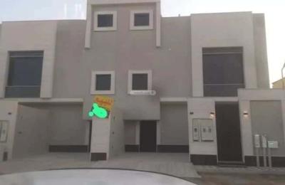 Floor 215 SQM with 5 Bedrooms