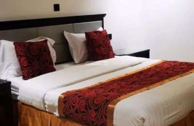 Apartment with 32 Bedrooms