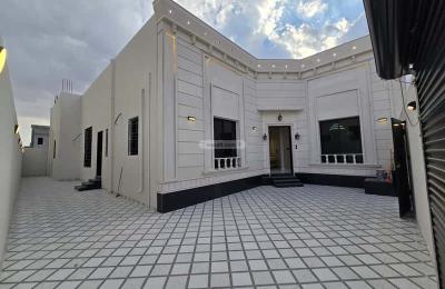 Villa 450 SQM with 1 Apartment Facing East