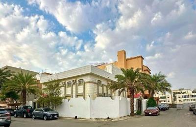 Villa 650 SQM with 2 Apartments