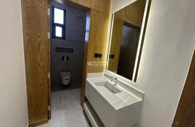 Floor 165.17 SQM with 4 Bedrooms