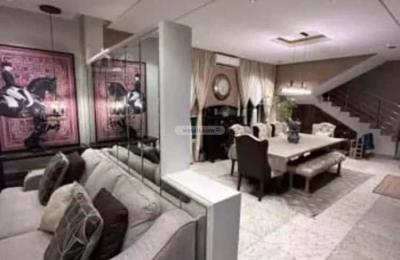 Villa 405 SQM Facing East with 6 Bedrooms