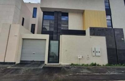 Floor 149.3 SQM with 4 Bedrooms