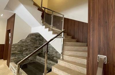 Floor 204.99 SQM with 5 Bedrooms