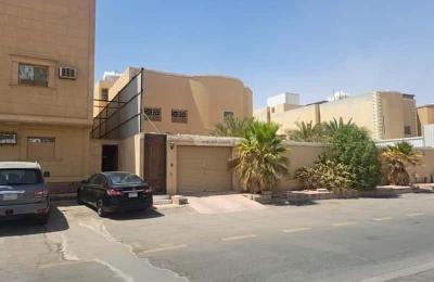 Villa 911 SQM Facing South on 20m Width Street