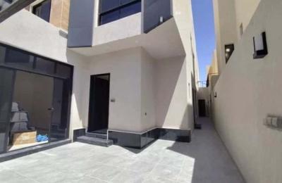 Floor 175.64 SQM with 5 Bedrooms